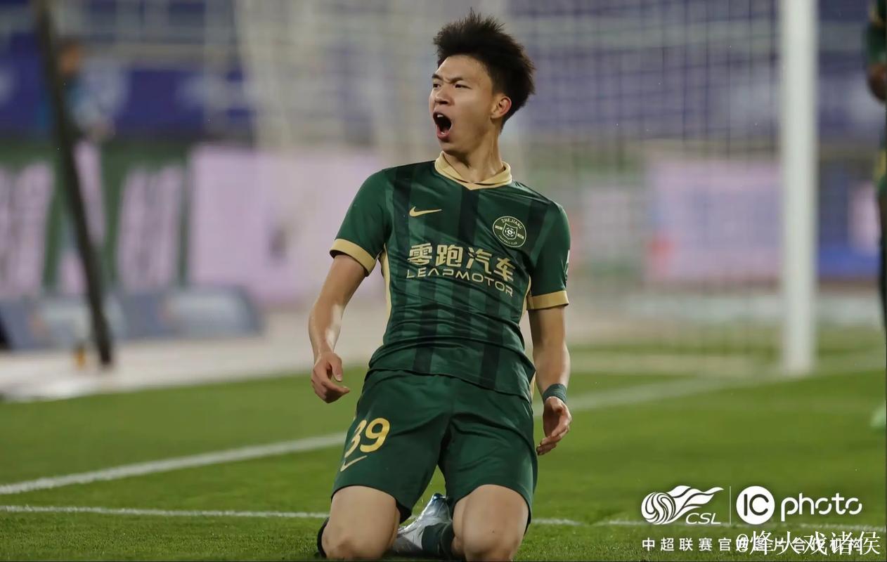 官方：浙江俱乐部绿城队王钰栋当选2025中超最佳青年球员